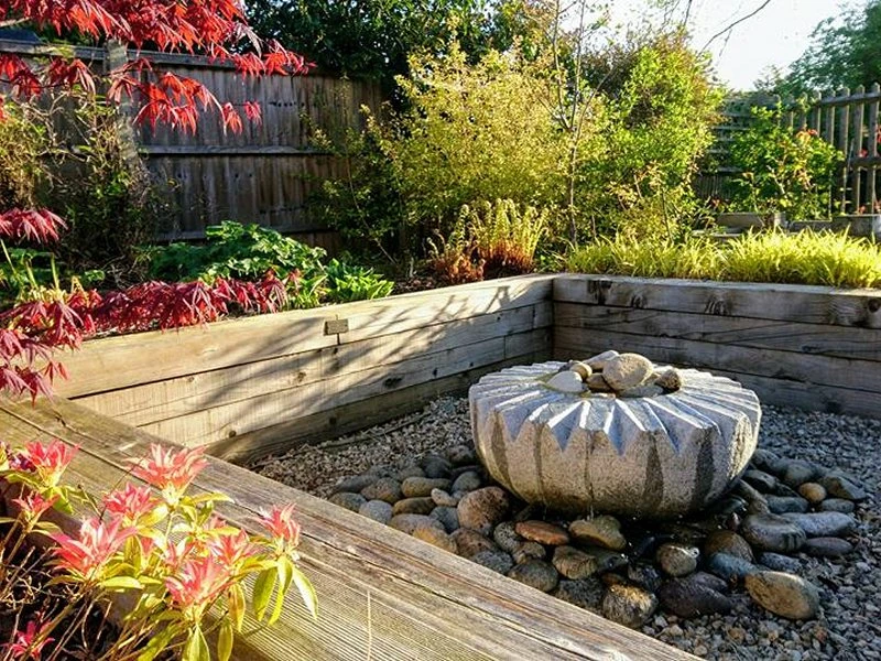 Quiet garden, behind the church